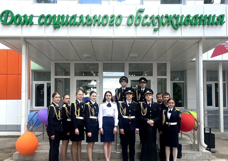 Офицеры регионального СК совместно с кадетами ведомства поздравили воспитанников подшефного детского дома с Днем защиты детей