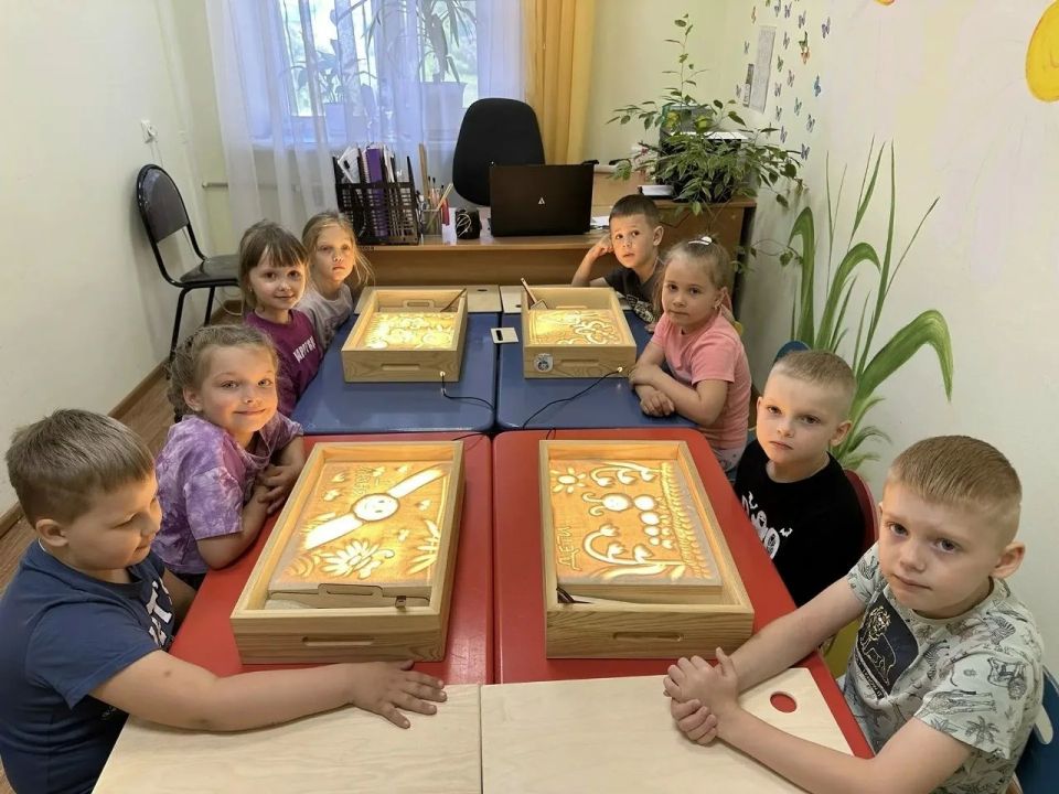 День защиты детей. Учащиеся детского объединения "Академия развития дошкольков" Дома пионеров и школьников (по реализумой программе проекта "Успех каждого ребенка" в рамках сетевого взаимодействия с МКДОУ "Детский сад г....
