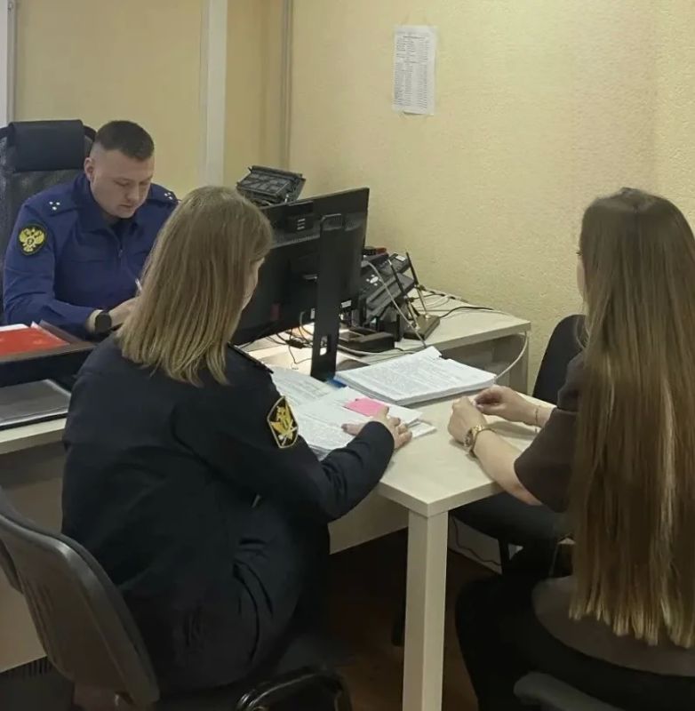 Заместитель прокурора Железнодорожного административного округа г. Курска Николай Шестаков провел личный прием граждан в отделении судебных приставов