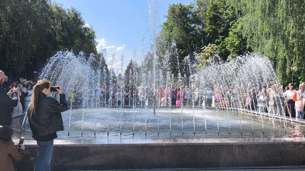 В парке Рокоссовского запустили фонтан