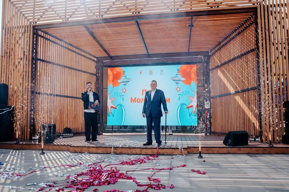 В Международный день защиты детей в Курске состоялся фестиваль детства и юности «Движения первых», в Сеймском округе города после реконструкции открыли два объекта - фонтан на площади Рокоссовского и парк за областным...