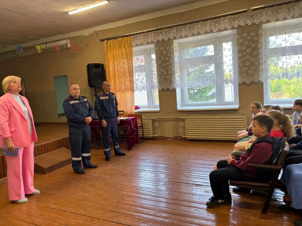 Для ребят из первичного отделения Большежировской школы прошла важная встреча с представителями пожарной охраны Фатежского района