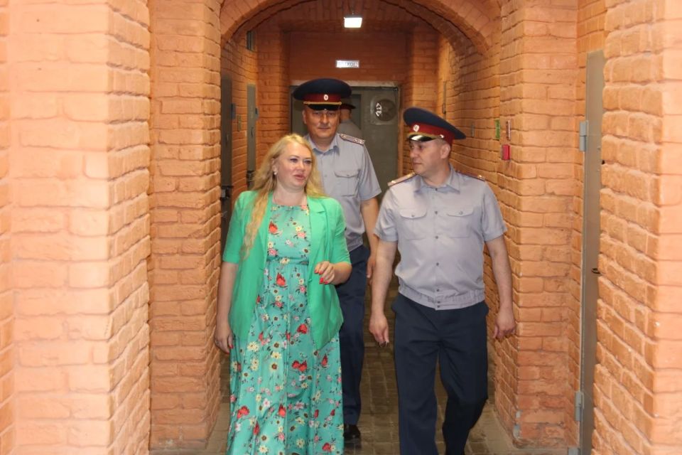 Детский омбудсмен посетила СИЗО Курской области ко Дню защиты детей