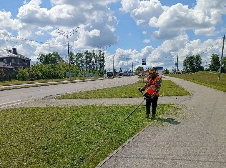 В Курске перекладывают плитку на перекрестке улиц Радищева – Садовая