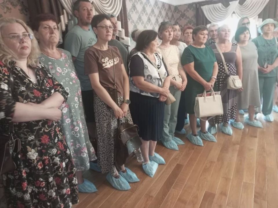 При поддержке администрации Льговского района и Совета ветеранов Льговского района (руководитель В. М. Францев) была организована экскурсия в Золотухинский район