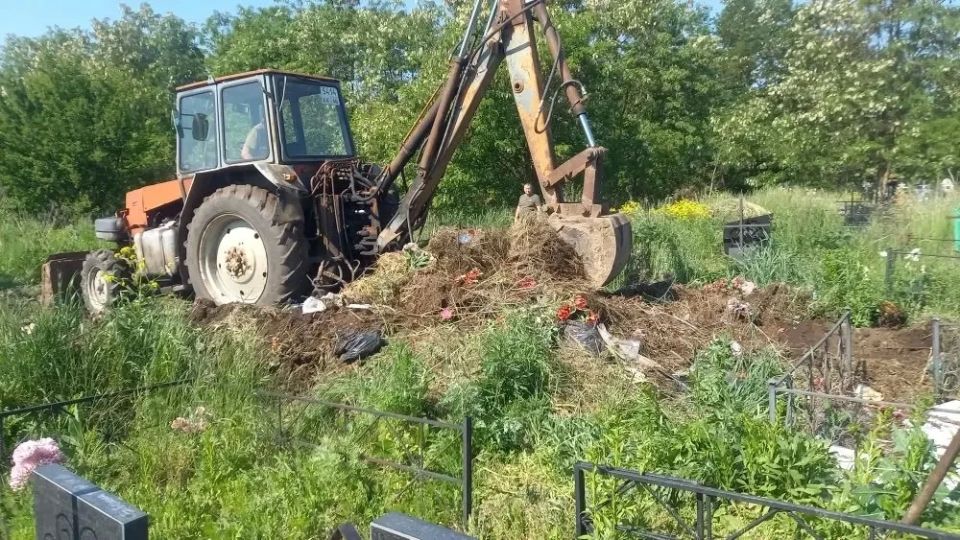 В селе Долгое навели порядок на кладбище