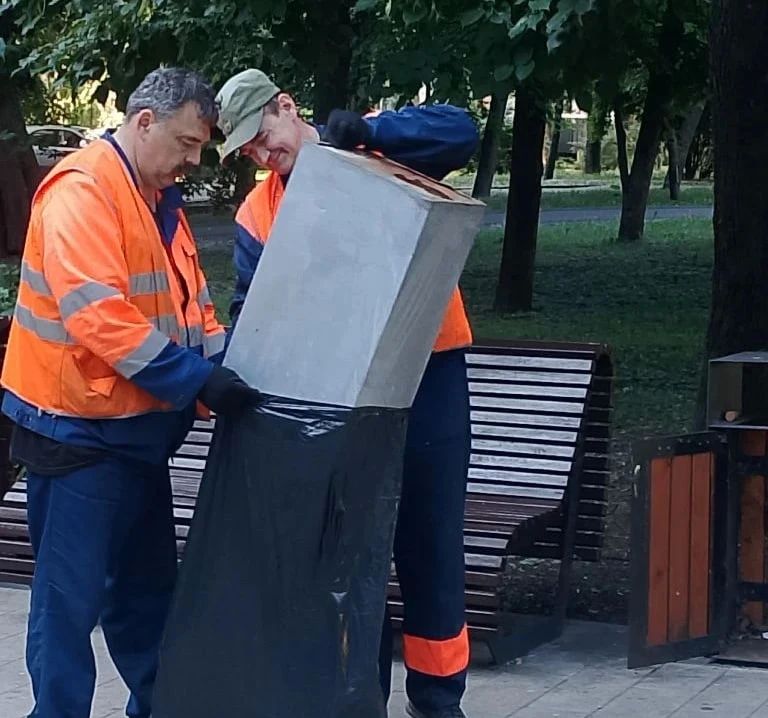 Подрядчики продолжают работу в общественных пространствах