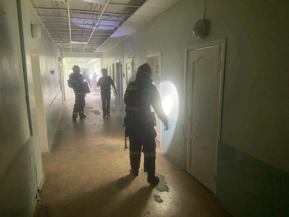 В Железногорске Курской области ремонт поликлиники городской больницы сопровождается огненными ЧП. Их на минувшей неделе было сразу два
