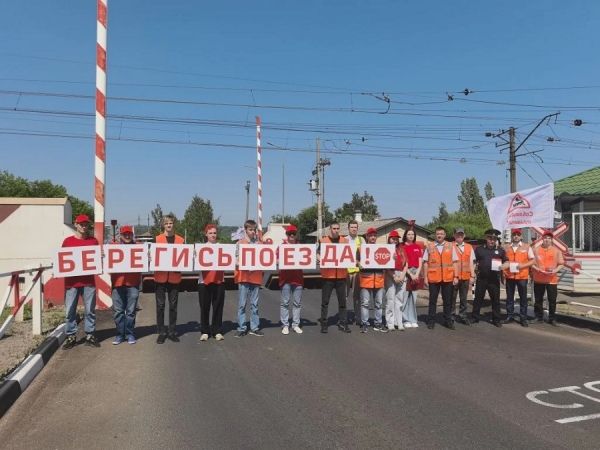 Курским водителям напомнили о правилах безопасности на переездах