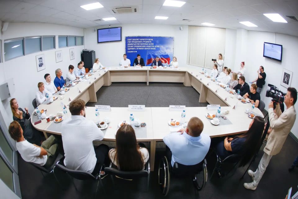 Курские спортсмены рассказали о своих успехах губернатору Александру Хинштейну