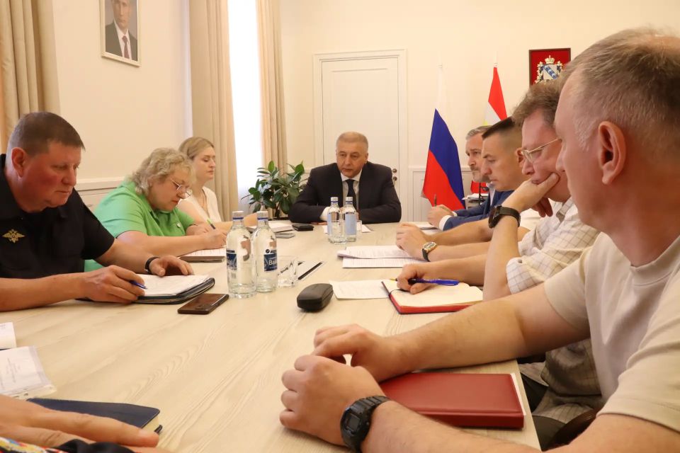 В Курской области ведется работа по устранению жалоб жителей на шум и громкую музыку на парковке гипермаркета