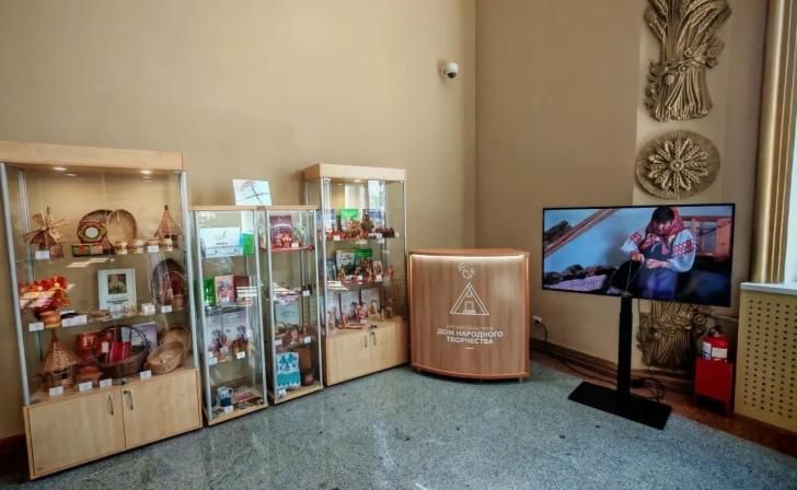 На железнодорожном вокзале Курска на первом этаже заработала Лавка ремесел