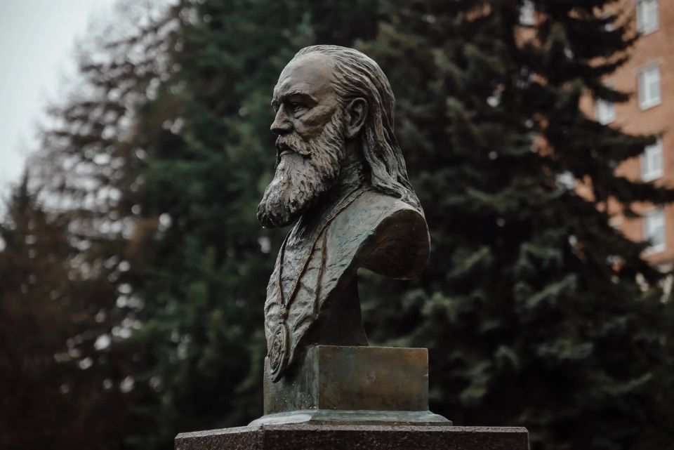 Александр Хинштейн: Сегодня православные христиане чтут память святителя Луки (в миру Валентина Войно-Ясенецкого) — архиепископа Симферопольского и Крымского, гениального хирурга и исповедника веры