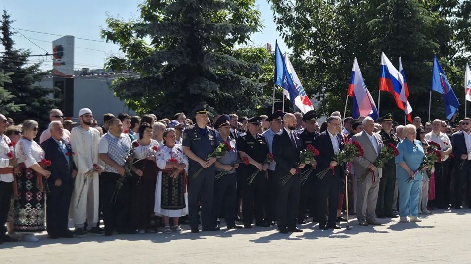 Начальник УФСИН России по Курской области Сергей Машкин принял участие в памятных мероприятиях в День России