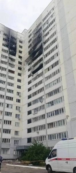 В Орле беспилотник врезался в многоэтажку, есть погибшие и раненые