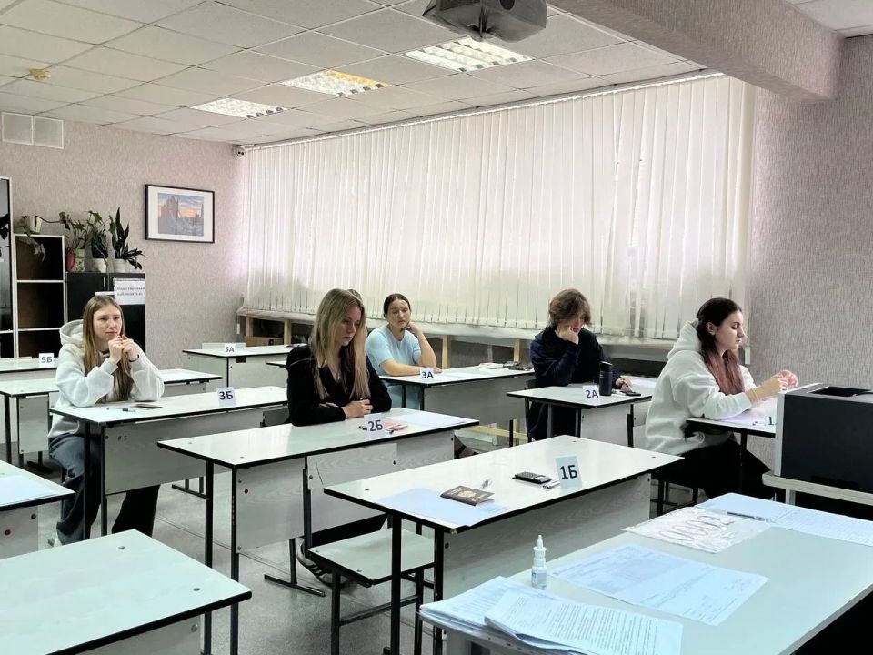 Курские выпускники написали ЕГЭ по биологии, географии и иностранным языкам
