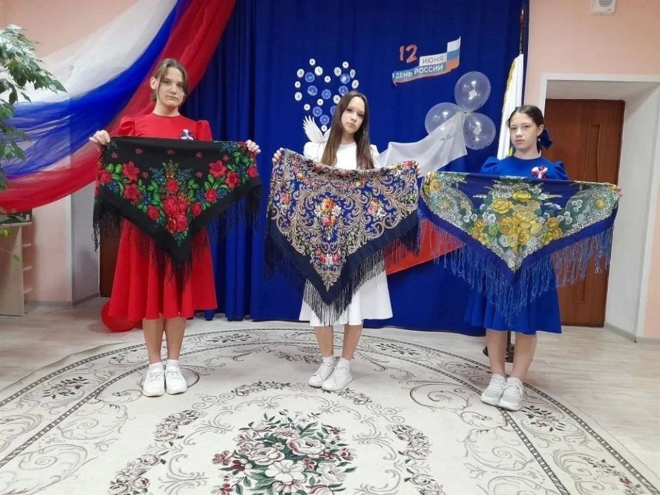 В День России в Черемисиновском центре соцпомощи «Содействие» прошло патриотическое литературно-познавательное мероприятие «Россия - Родина моя!»