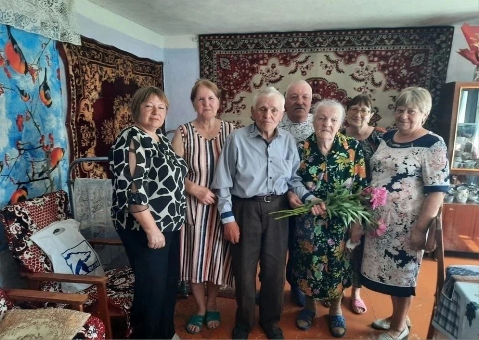 В Курской области поздравили с 90-летним юбилеем труженика из Котовки