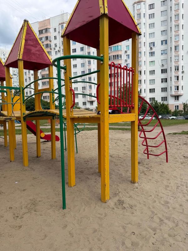 Мониторинг публикаций в сети Интернет стал основанием для прокурорской проверки детской площадки в Курске