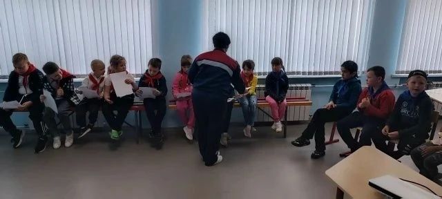 Пожарные провели урок безопасности в лагере «Надежда»