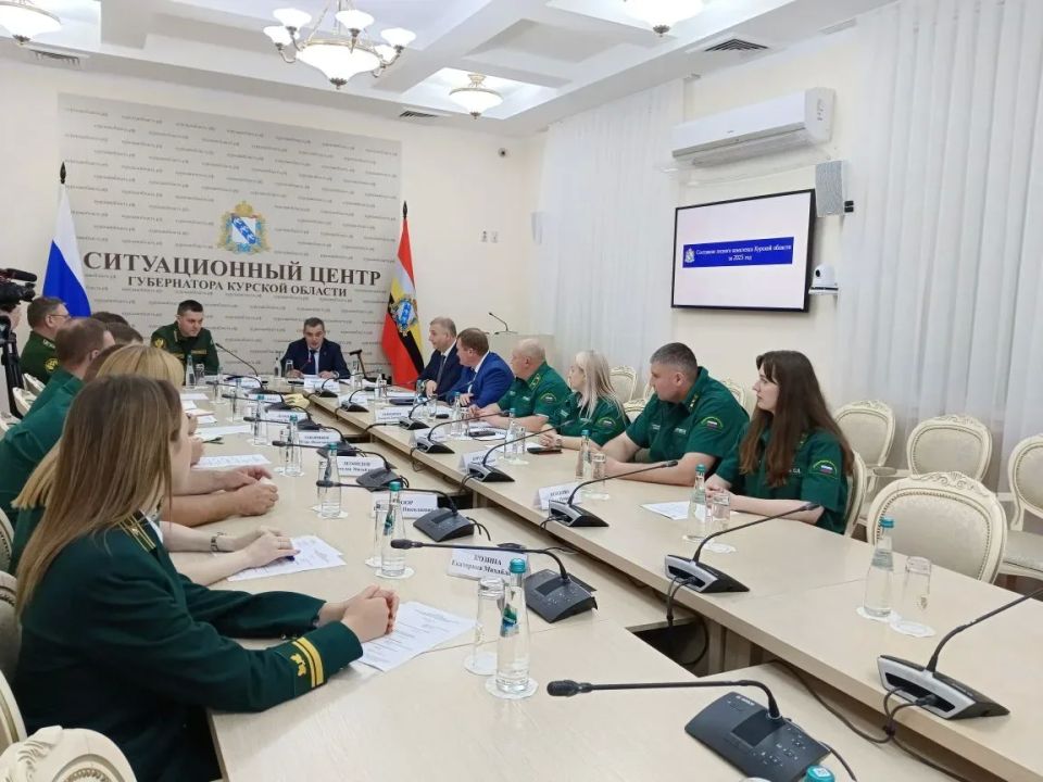 Губернатор Александр Хинштейн и руководитель Рослесхоза Иван Советников обсудили текущее состояние лесного фонда Курской области и наметили дальнейшие планы