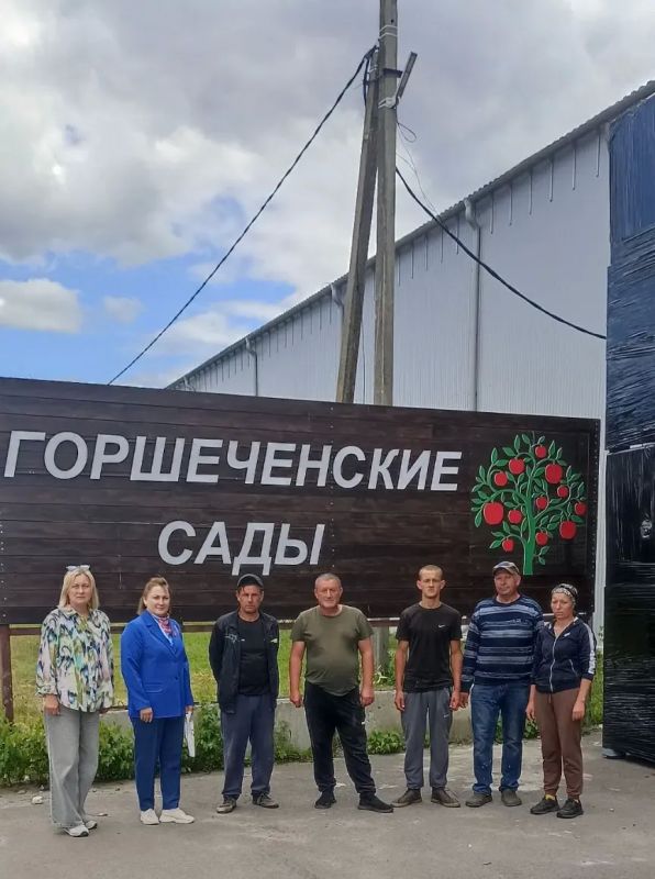 Сегодня сотрудники Администрации Горшеченского района совместно с Горшеченским кадровым центром провели разъяснительную беседу с работниками ООО «Горшеченские сады» о нелегальной занятости и ее последствиях