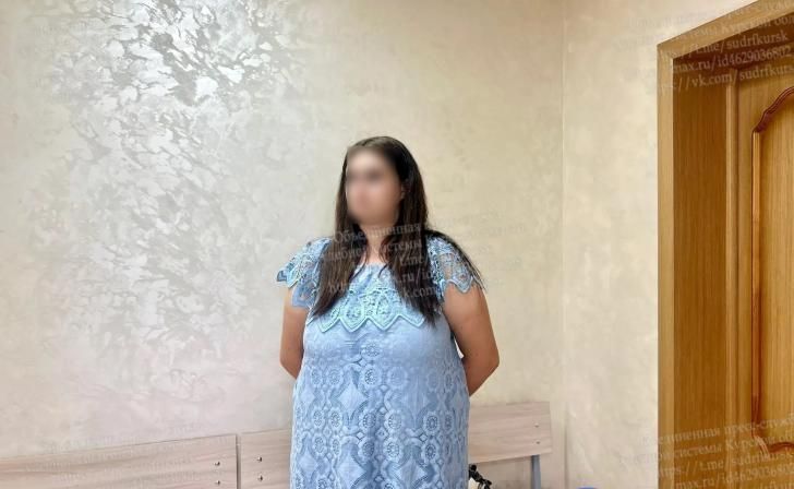 Пьяная курянка из ревности угнала машину и врезалась в дерево