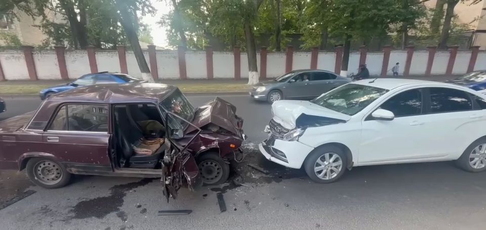 В Курске в лобовом ДТП ранены 3 взрослых и 5-летний ребёнок