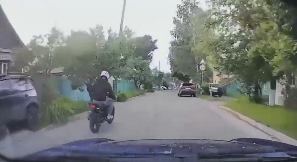 В Курске поймали неадекватного лихача на мотоцикле, скрывшегося с места аварии