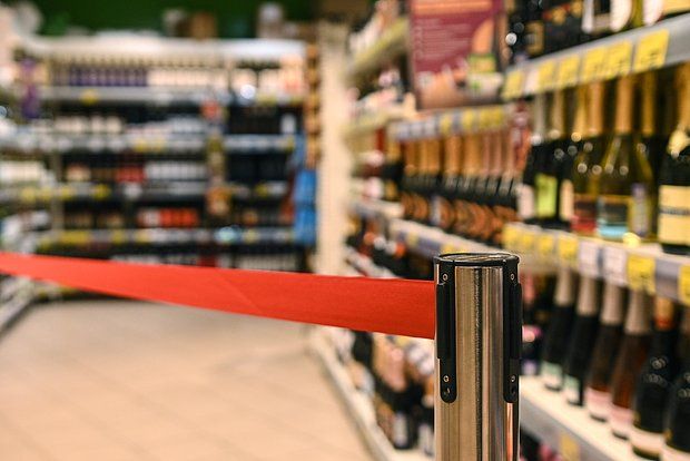 В 40 регионах России запретили продажу алкоголя 27 июня из-за проведения выпускных