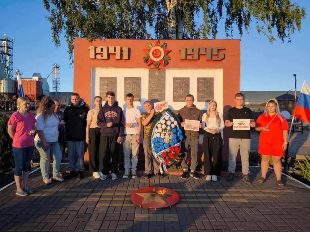 22 июня в День памяти и скорби обучающиеся и педагоги образовательных организаций Пристенского района приняли участие в памятных мероприятиях, посвящённых 85-летию начала Великой Отечественной войны