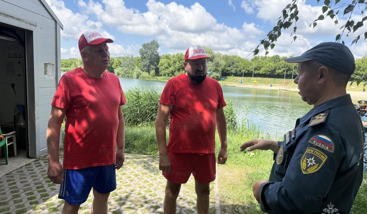 В Курске на Ермошкином озере спасли тонущего парня
