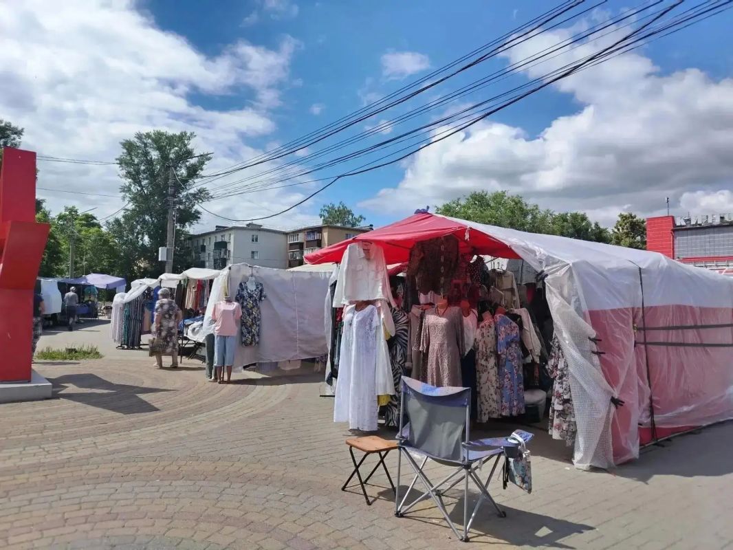 В социальных сетях поступили жалобы жителей о торговле в парке у кинотеатра «Родина»