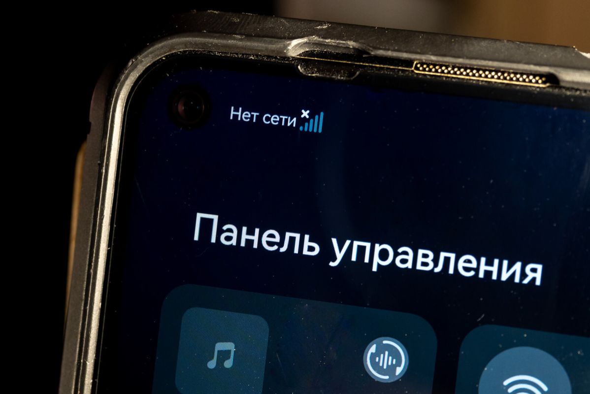 Как предотвратить поломку смартфона: советы физика по очистке от пыли