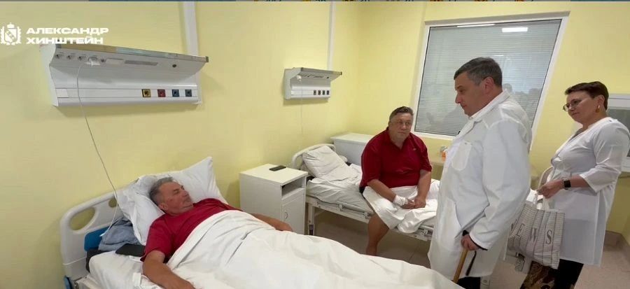 Хинштейн навестил в больнице раненых при ударах ВСУ курян