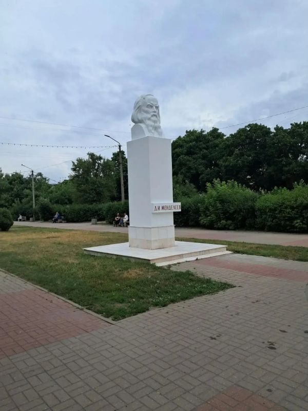 Новый Менделеев: в Курске отреставрировали памятник ученому