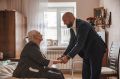 Евгений Маслов поздравил курянку Надежду Есину со 101-летием