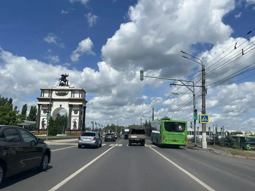В Курске, в соответствии с заключенным муниципальным контрактом, специалисты ООО «Дорожный контроль» осуществят установку 12 новых светофоров и модернизируют 23 существующих объекта