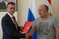 Игорь Корпунков: Разработчики отечественной системы радиоэлектронной борьбы передали администрации города Курчатова экземпляр системы РЭБ для наших защитников, который уже проверен в действии!