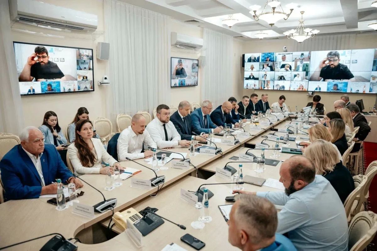 Сегодня состоялось заседание Правительства Курской области под руководством первого заместителя губернатора Курской области Чепик Александра Евгеньевича