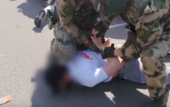 В Курске задержали подозреваемых в вымогательстве миллиона рублей