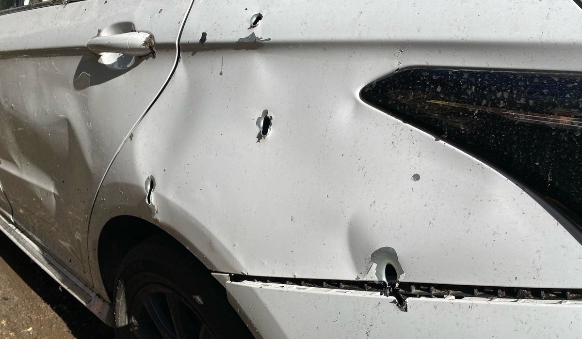 В Курске из-за атаки БПЛА повреждены многоквартирный дом и два автомобиля