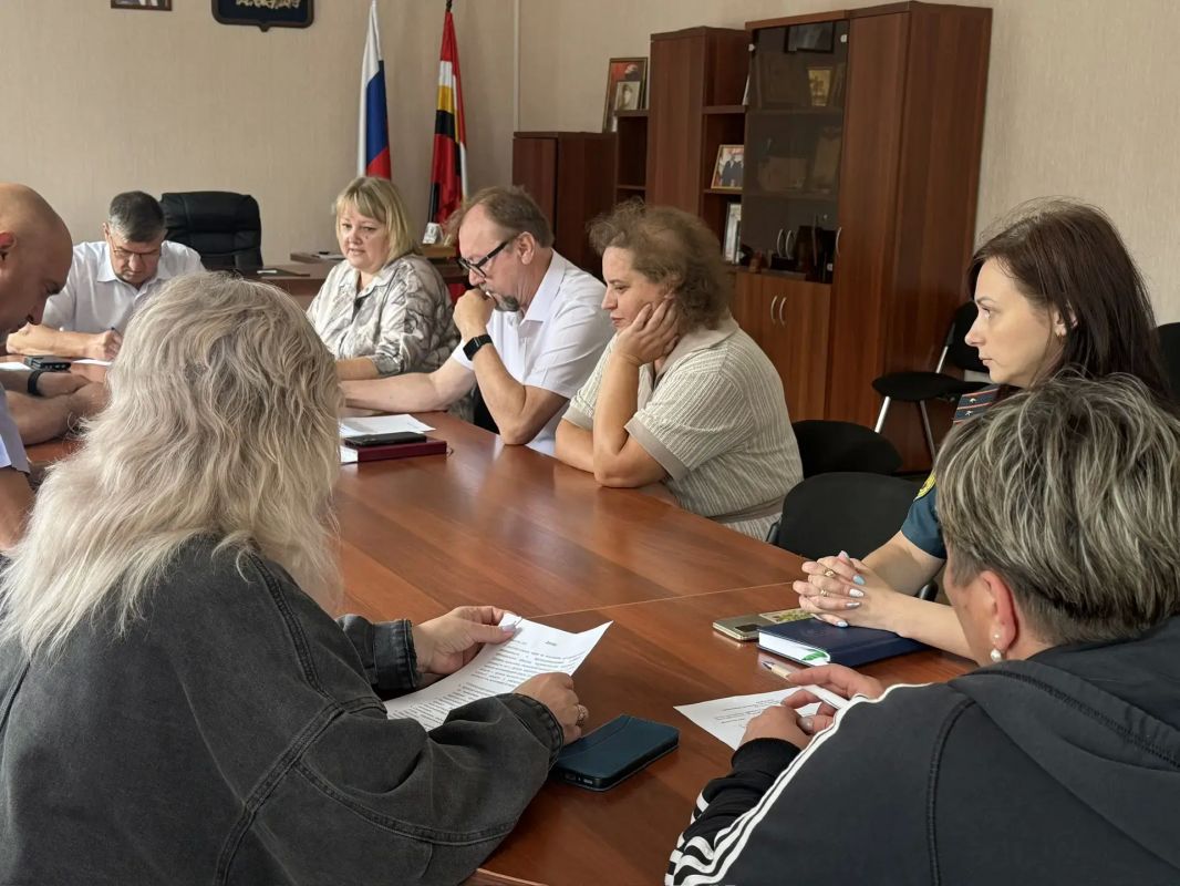 Совместно с МО МВД "Льговский", ОНД по г. Льгову и Льговскому району, военным комиссариатом и сотрудниками Администрации провели очередное заседание антитеррористической комиссии Льговского района Курской области