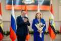 Хинштейн вручил Орден почёта Курской области Татьяне Москальковой