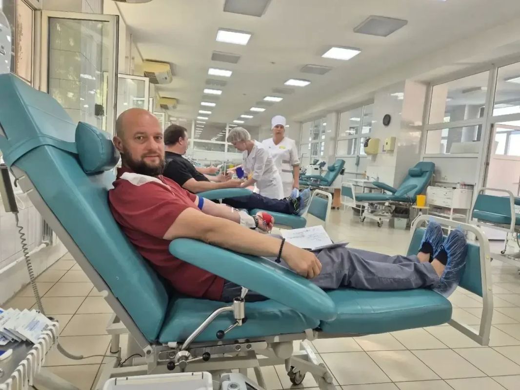 Глава Курска Маслов сдал кровь на станции переливания крови