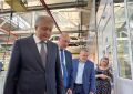 Заместитель губернатора Курской области Сергей Фофанов и и.о. министра промышленности, торговли и предпринимательства Андрей Ветров с рабочим визитом посетили курское предприятие «Авиаавтоматика» им. В.В. Тарасова»