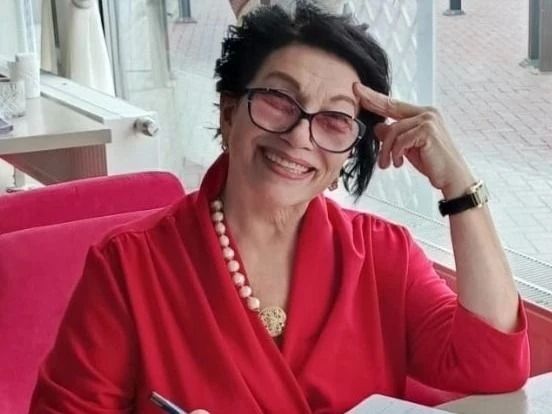 Город и правда утопает в цветах - но сегодня их краски особенно волшебны