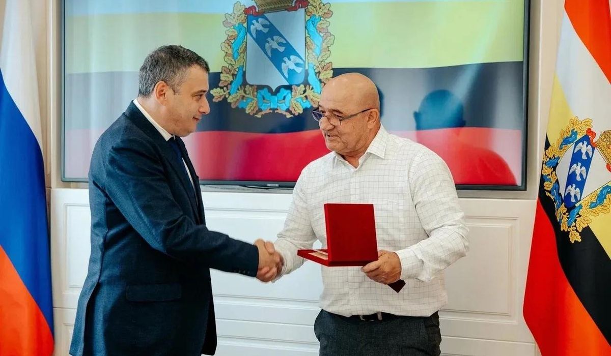 Губернатор наградил отца погибшего на Курской земле дагестанского офицера