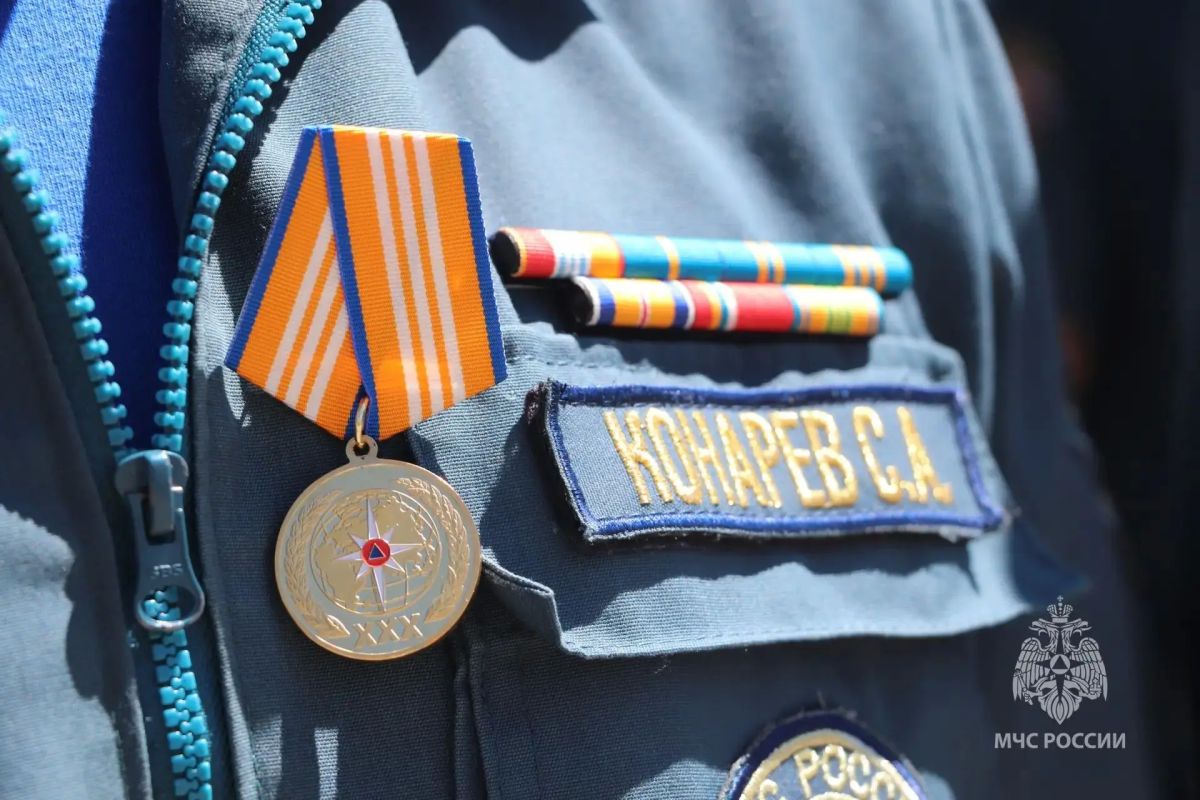 В честь 99летия ГПН курским пожарным вручили награды и шесть новых машин
