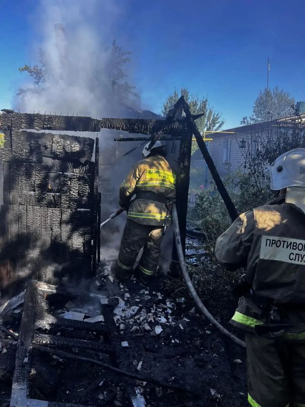 Огнеборцы Солнцевского района на тушении возгораний и ДТП